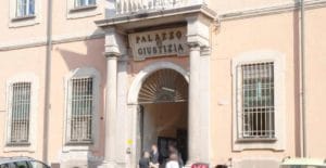 Biotestamento: amministratore di sostegno e possibilità di rifiutare, in assenza di DAT, le cure necessarie al mantenimento in vita dell’amministrato. Sollevata questione di legittimità costituzionale. Biotestamento: amministratore di sostegno e possibilità di rifiutare, in assenza di DAT, le cure necessarie al mantenimento in vita dell’amministrato. Sollevata questione di legittimità costituzionale.