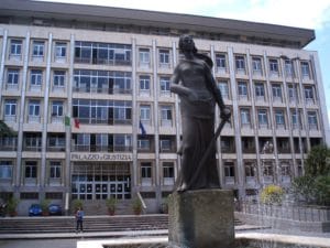 Sulla rilevanza penale del reclutamento e favoreggiamento della prostituzione “volontariamente e consapevolmente esercitata”: nel Processo Tarantini la Corte di Appello di Bari solleva questione di legittimità costituzionale Sulla rilevanza penale del reclutamento e favoreggiamento della prostituzione “volontariamente e consapevolmente esercitata”: nel Processo Tarantini la Corte di Appello di Bari solleva questione di legittimità costituzionale