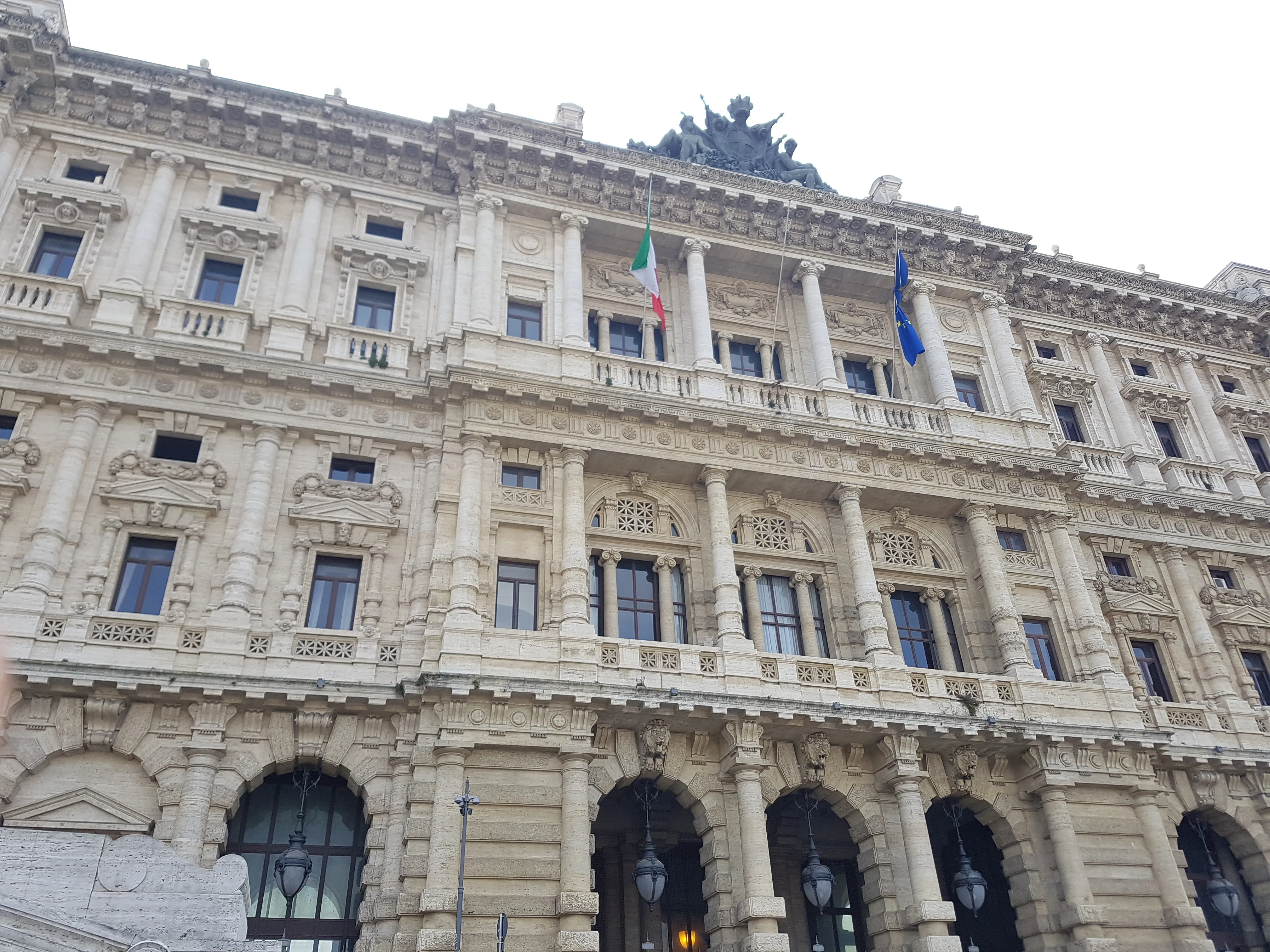 Alle Sezioni Unite la questione in merito a confisca, domanda di ammissione del credito e obbligatorietà o meno dell’avviso al creditore sul termine decadenziale 20160327_122847