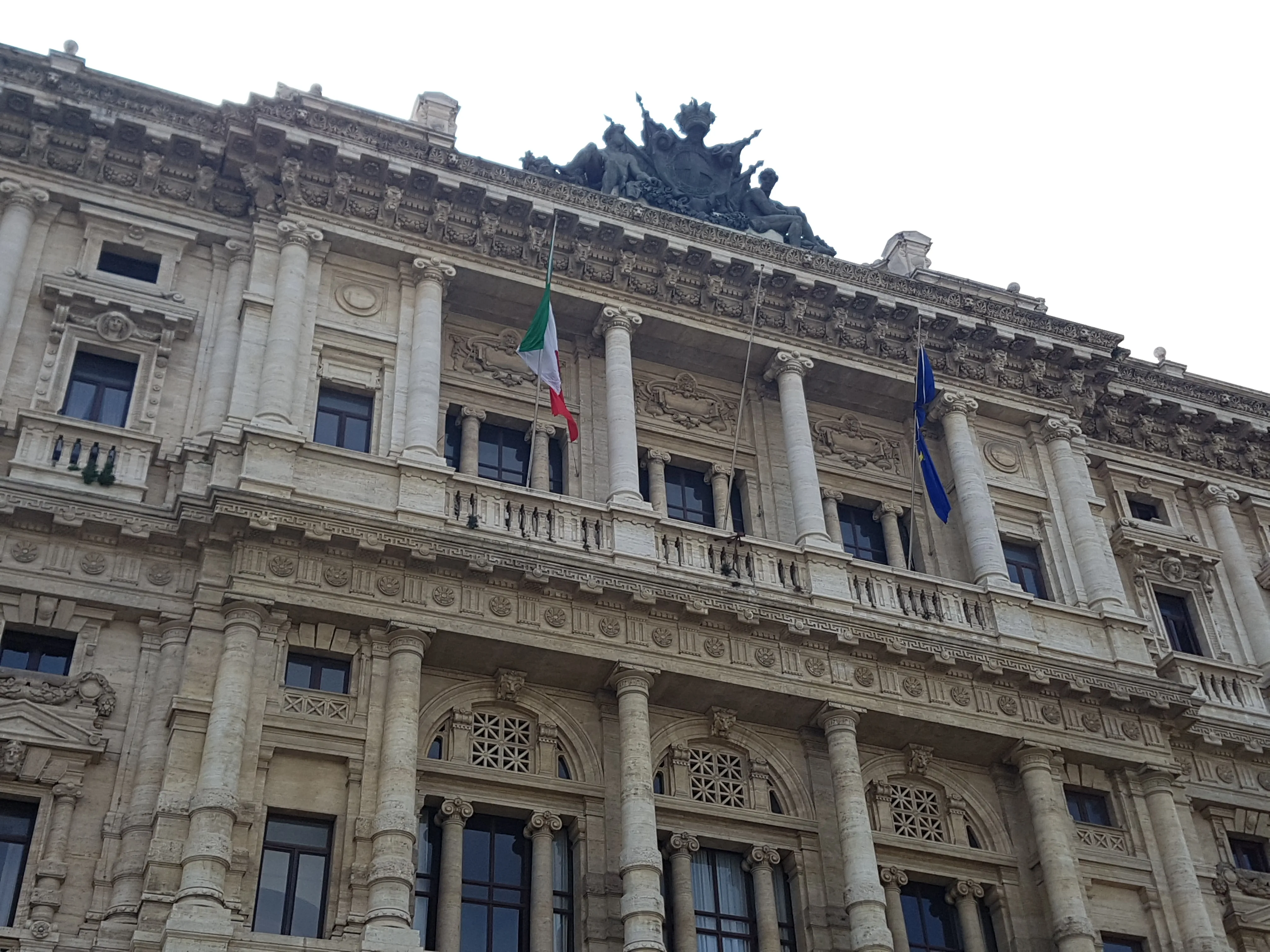 Violenza sessuale per costrizione e indebita induzione: impossibile il concorso 20160327_122922