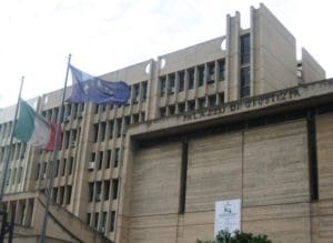 Danneggiamento di cose esposte alla pubblica fede e procedibilità d’ufficio (anche a seguito della riforma Cartabia): sollevata questione di legittimità costituzionale Danneggiamento di cose esposte alla pubblica fede e procedibilità d’ufficio (anche a seguito della riforma Cartabia): sollevata questione di legittimità costituzionale