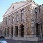 La crisi dell'impresa e l'incombente fantasma della bancarotta. Riflessioni sull'affitto di ramo d'azienda e sul concorso dell'extraneus in una recente sentenza del Tribunale di Udine