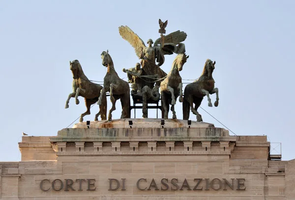 La Cassazione sulla qualificazione del pagamento al socio di somme di denaro da parte della società poi fallita. cassazione_6