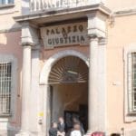 Biotestamento: amministratore di sostegno e possibilità di rifiutare, in assenza di DAT, le cure necessarie al mantenimento in vita dell’amministrato. Sollevata questione di legittimità costituzionale.