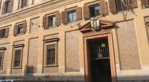 Qualche nota a margine della esemplare decisione con cui il Tribunale di Modena ha ammesso la persona giuridica al probation Qualche nota a margine della esemplare decisione con cui il Tribunale di Modena ha ammesso la persona giuridica al probation