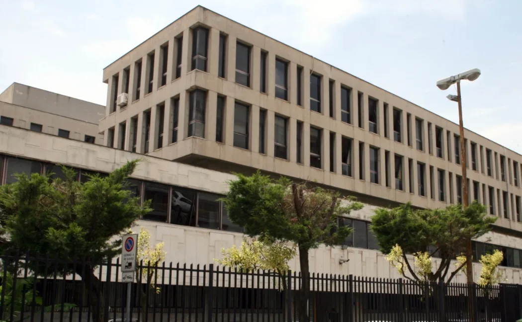 Siderurgico di Taranto: basta la prova della causalità generale per l’affermazione della responsabilità penale del Direttore di stabilimento per patologie correlabili all’esposizione all’amianto causata dalla colposa omissione delle misure prevenzionistiche? trib taranto